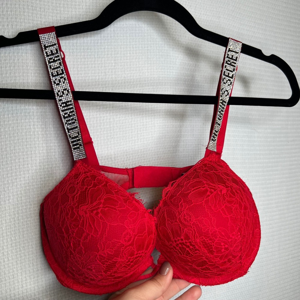 Victoria's Secret Very Sexy Push Up Bra 32D Red Lace Rhinestone Straps‎ Bling